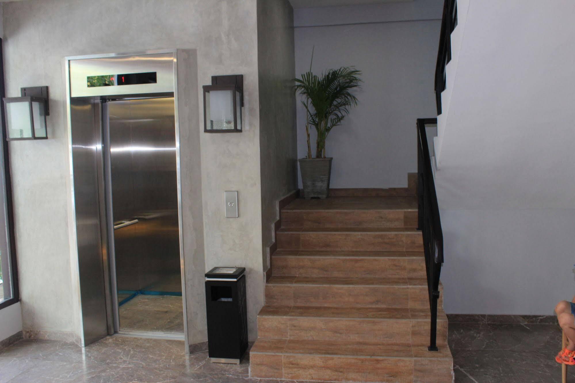 Eatern Hotel Batam Esterno foto